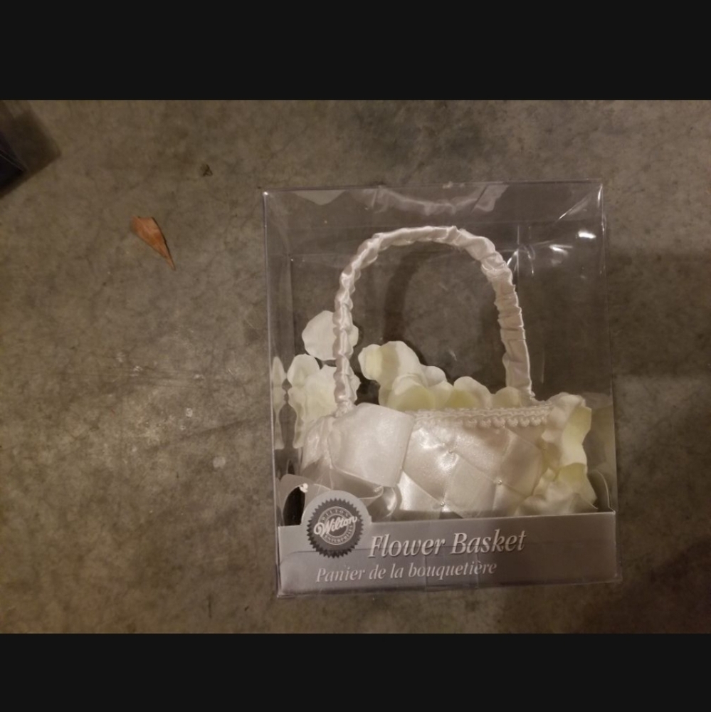 Ring bearer pillow and flower girl basket with white rise pedals. - Picture 2 of 3